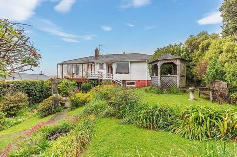 Photo of property in 74 Taylor Terrace, Tawa, Wellington, 5028