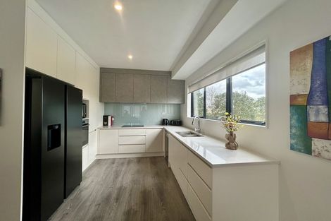 Photo of property in 2/13 Oteha Valley Road, Northcross, Auckland, 0632