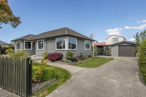 Photo of property in 18 Bideford Place, Dallington, Christchurch, 8061