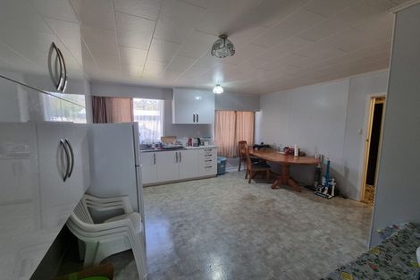 Photo of property in 102 Awanui Street, Merrilands, New Plymouth, 4312