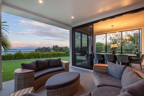 Photo of property in 90 Marine Parade, Mellons Bay, Auckland, 2014