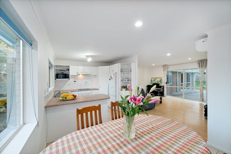 Photo of property in 17 Greenberry Drive, Ranui, Auckland, 0612