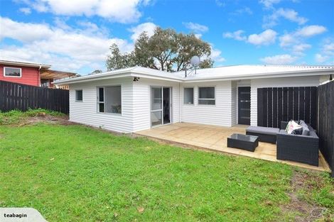 Photo of property in 28 Totaravale Drive, Totara Vale, Auckland, 0629