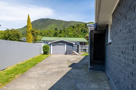 Photo of property in 27 Kent Street, Picton, 7220