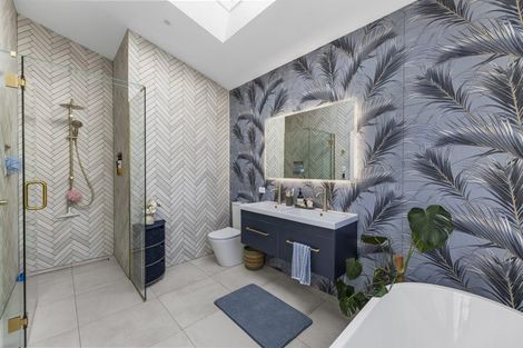 Photo of property in 127 Hargest Crescent, Saint Clair, Dunedin, 9012