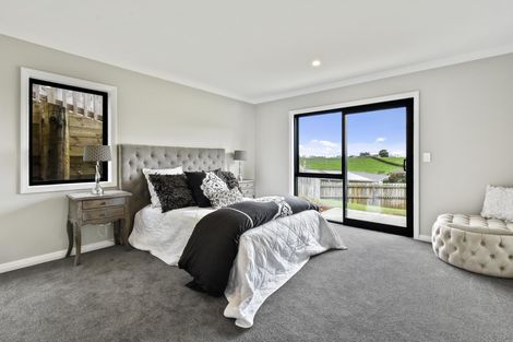 Photo of property in 135 Isabella Drive, Pukekohe, 2120