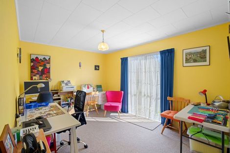 Photo of property in 10 Broadbelt Grove, Levin, 5510