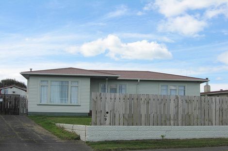 Photo of property in 9 Kowhai Street, Castlecliff, Whanganui, 4501