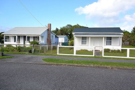 Photo of property in 26 Waimea Road, Waikanae Beach, Waikanae, 5036