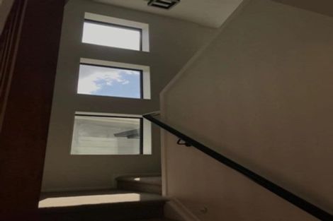 Photo of property in 3 Sunward Rise, Glenfield, Auckland, 0629