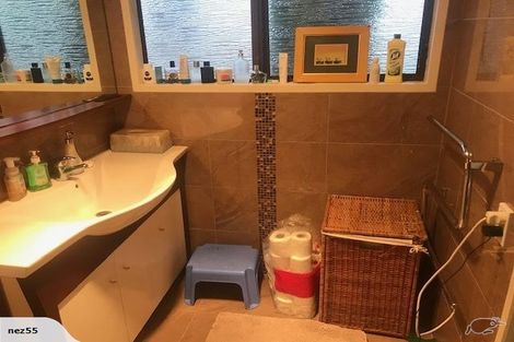 Photo of property in 9 Gwenand Place, Botany Downs, Auckland, 2010