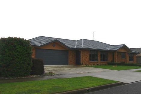 Photo of property in 4 Logan Way, Kelvin Grove, Palmerston North, 4414