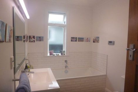 Photo of property in 32 Weka Street, Miramar, Wellington, 6022