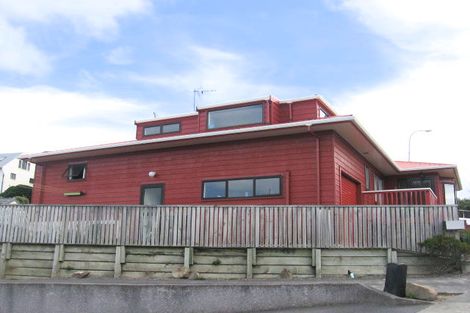 Photo of property in 18 Signallers Grove, Strathmore Park, Wellington, 6022