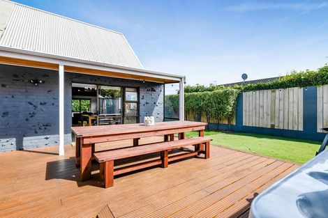 Photo of property in 76a Paynters Avenue, Strandon, New Plymouth, 4312