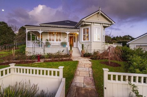 Photo of property in 6 Eastvale Close, Greenhithe, Auckland, 0632