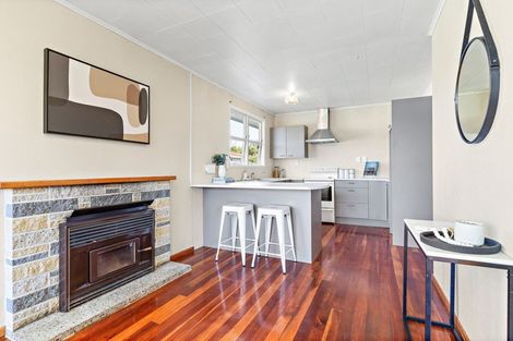 Photo of property in 6 Wakelin Street, Carterton, 5713