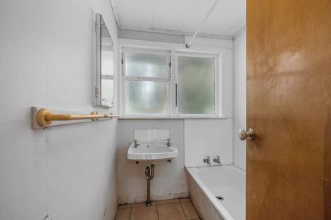 Photo of property in 12a Handley Avenue, Narrow Neck, Auckland, 0624