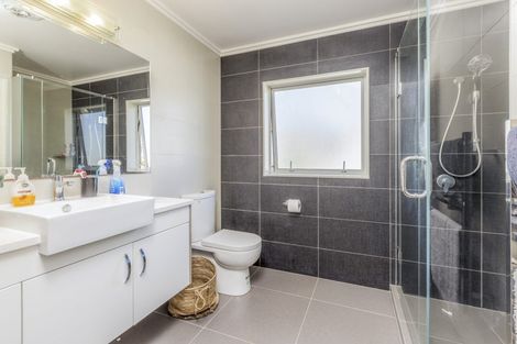 Photo of property in 11 Henriette Place, The Gardens, Auckland, 2105