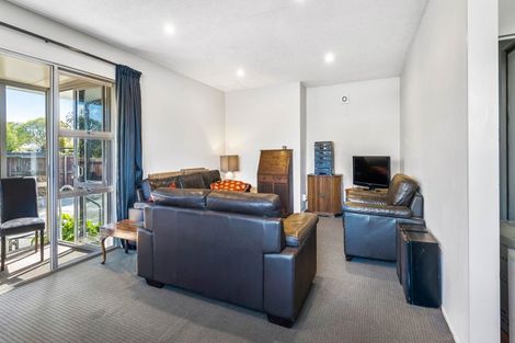 Photo of property in 1/6a Chipping Lane, Redwood, Christchurch, 8051