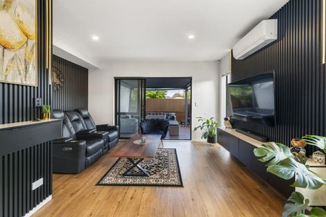 Photo of property in 7/69 Wharf Road, Te Atatu Peninsula, Auckland, 0610