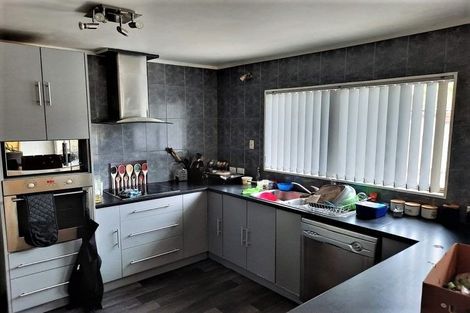 Photo of property in 16 Mirrabooka Avenue, Botany Downs, Auckland, 2010