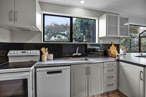 Photo of property in 11 Finer Place, Hawera, 4610