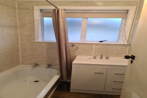 Photo of property in 27 Holland Crescent, Bulls, 4818