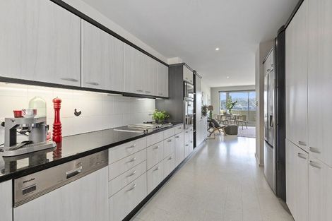 Photo of property in Beauport Apartments, 2/30 The Crescent, Roseneath, Wellington, 6011