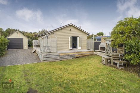 Photo of property in 20 Kuku Street, Tangimoana, 4822