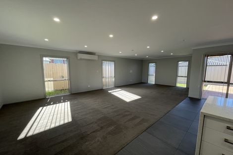 Photo of property in 37 Riverglade Parkway, Te Atatu South, Auckland, 0610