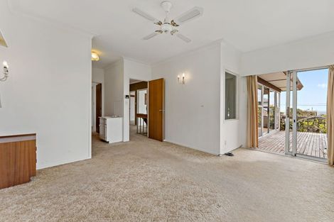 Photo of property in 40 Montgomery Avenue, Rothesay Bay, Auckland, 0630