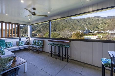 Photo of property in 15 Beach Road, Waikawa, Picton, 7220