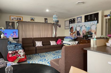 Photo of property in 15 Edwin Freeman Place, Ranui, Auckland, 0612