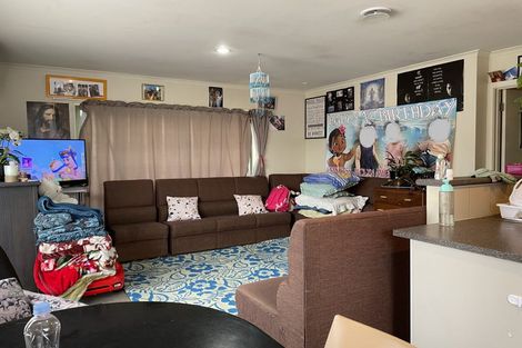 Photo of property in 15 Edwin Freeman Place, Ranui, Auckland, 0612