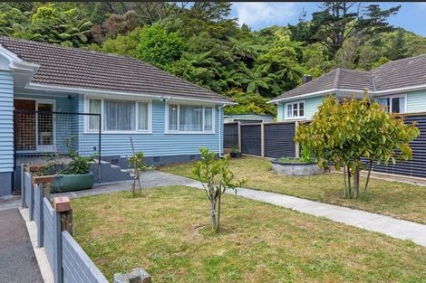 Photo of property in 33 Sunny Grove, Wainuiomata, Lower Hutt, 5014