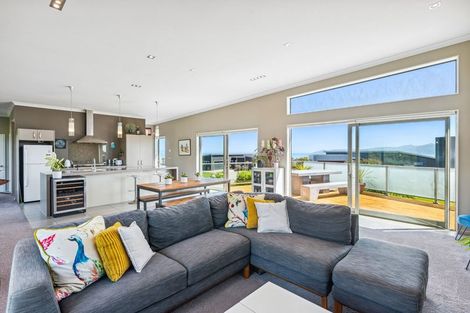 Photo of property in 6 Ocean Vista Lane, Paraparaumu, 5032