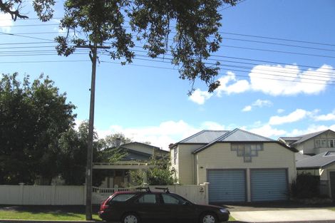 Photo of property in 42 Stanley Point Road, Stanley Point, Auckland, 0624