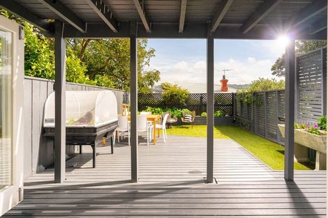 Photo of property in 84 Roxburgh Street, Mount Victoria, Wellington, 6011