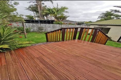 Photo of property in 16 Raphael Place, West Harbour, Auckland, 0618