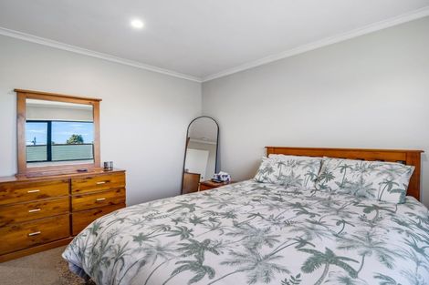 Photo of property in 32 Somerset Crescent, Highbury, Palmerston North, 4412