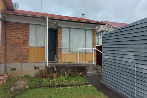 Photo of property in 3/2 Mickle Street, Te Atatu South, Auckland, 0610