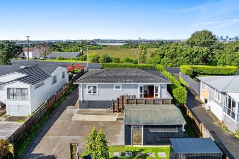 Photo of property in 1/74 College Road, Northcote, Auckland, 0627