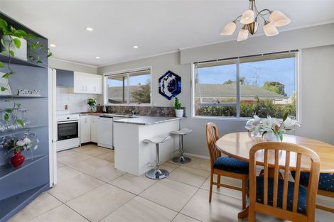 Photo of property in 9 Longbill Place, Glendene, Auckland, 0602