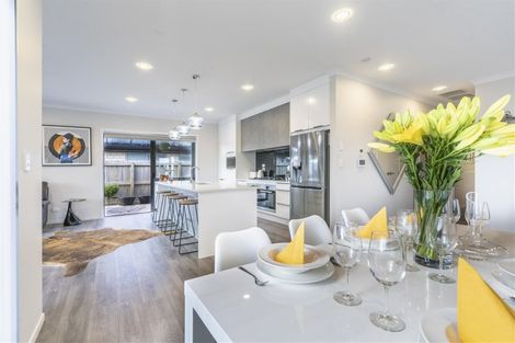 Photo of property in 15 Van Rixel Drive, Kumeu, 0810