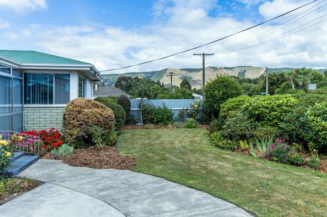 Photo of property in 1 Dixon Street, Waimate, 7924