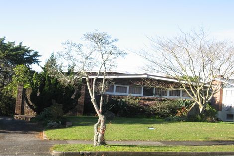 Photo of property in 82 Lawrence Crescent, Hillpark, Auckland, 2102