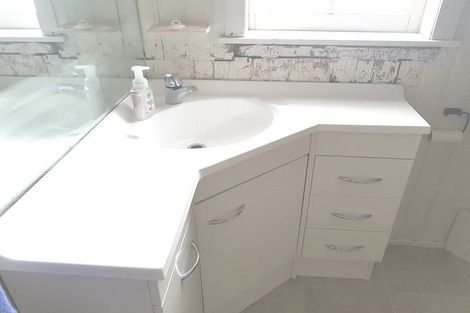 Photo of property in 11 Lansdowne Street, Bayswater, Auckland, 0622