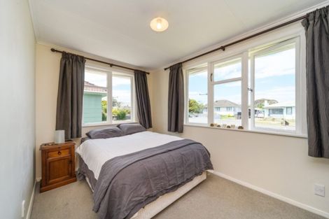 Photo of property in 3 Bristol Crescent, Roslyn, Palmerston North, 4414