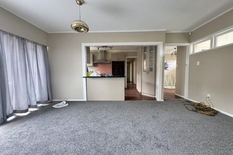 Photo of property in 25 Ellesmere Crescent, Pakuranga Heights, Auckland, 2010